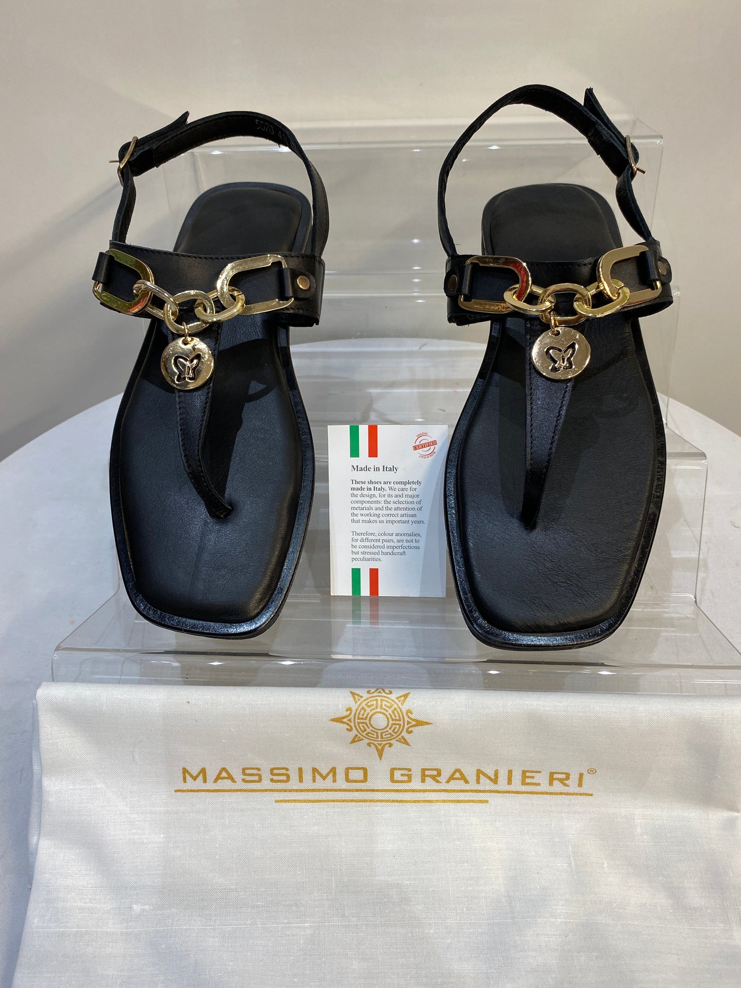Black leather thong chain flat sandals with gold chain and adjustable ankle strap, handmade in Italy.